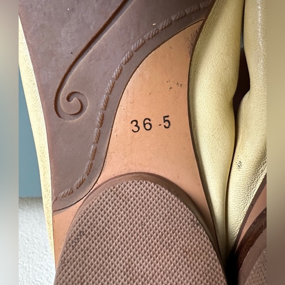 Everybody By Moda Stilo Womens Flats 6 US 36.5 EU Tan Cream Cap Toe Shoes GUC! - Picture 9 of 9